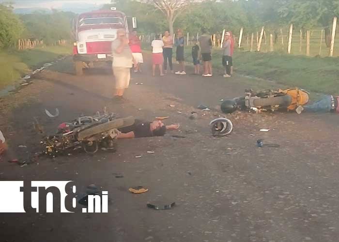 Dos motociclistas fallecen tras violento choque en Chinandega. Foto: Oficialista Canal 8.