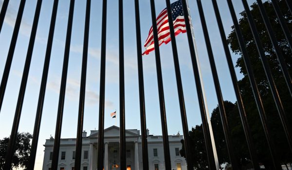 Empiezan a demoler parte de la Casa Blanca para construir el salón de baile de Trump