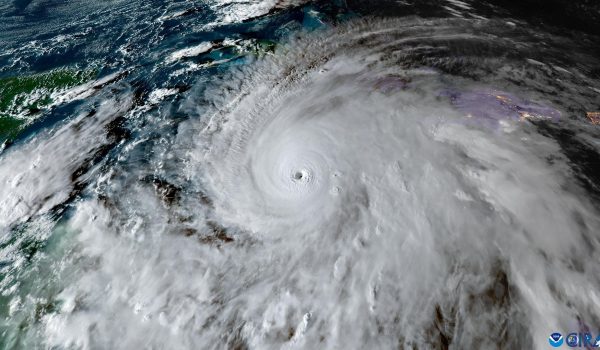 El huracán Melissa, de categoría 5, azota Jamaica con vientos y lluvias devastadores