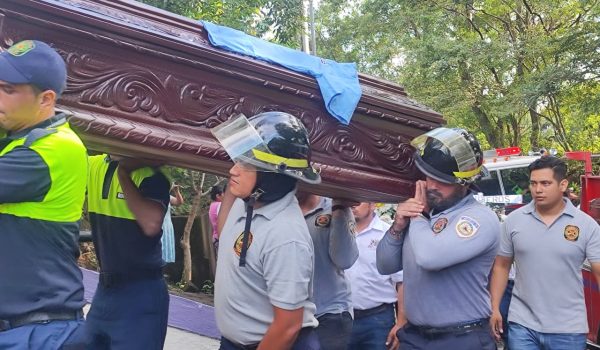 Sepultan a reconocido bombero y enfermero de Nindirí que murió en accidente de tránsito