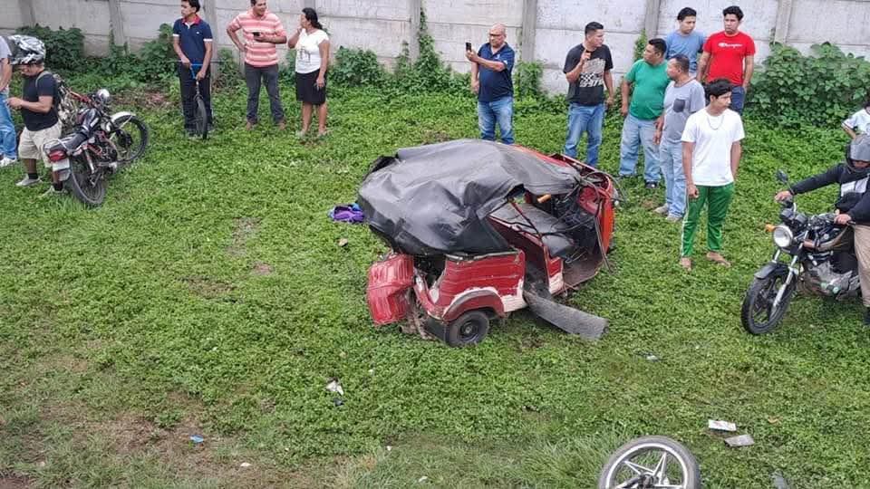 Así quedo la mototaxi donde viajaba Liset del Carmen Cardenal Cerna. Foto: Cortesía.