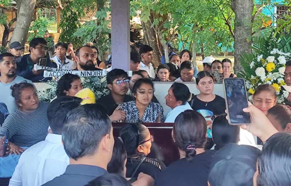 Entierro de joven bombero y enfermero de Nindirí. Foto LA PRENSA.