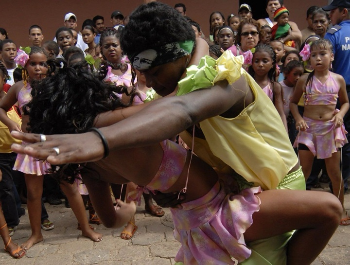 La sensualidad no existía en el baile del Palo de Mayo en sus inicios.