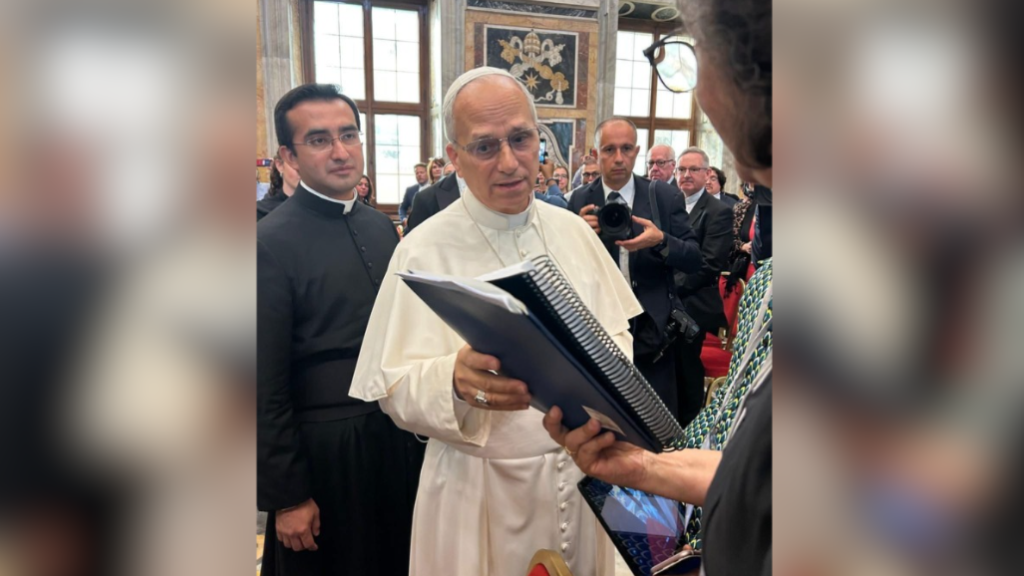 Papa León XIV recibió el libro Nicaragua: Una iglesia perseguida