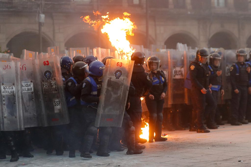 Policías en El Zócalo 