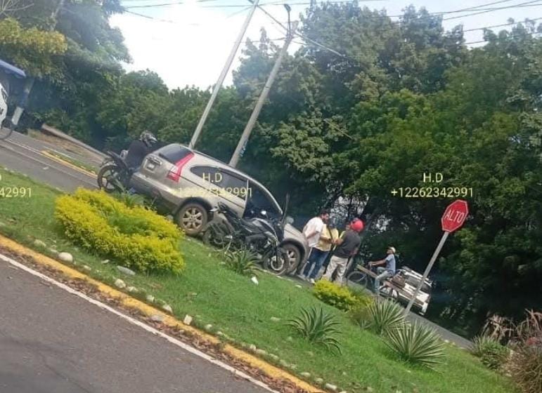 Presunto asesino de chinandegano es capturado en el empalme de Chichigalpa. Foto: Henry Dubon Página/facebook.