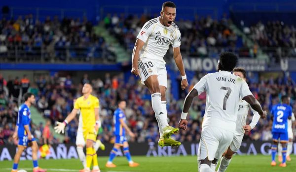 Mbappé desatasca al Real Madrid con el Getafe con diez