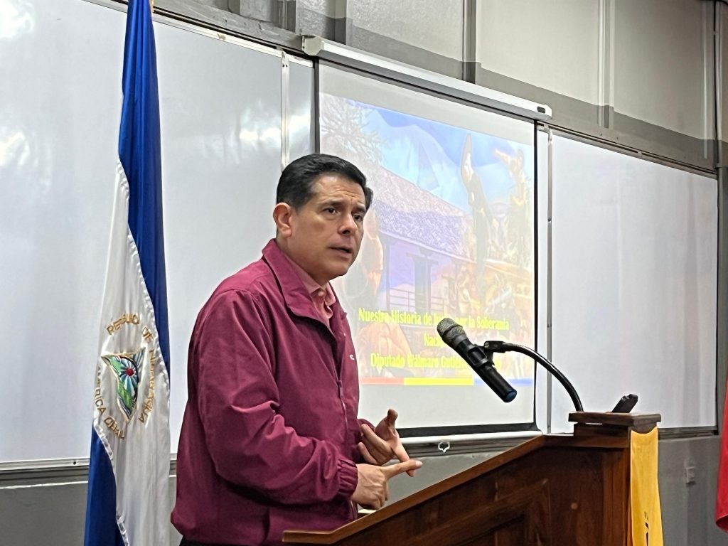 Wálmaro es docente en las universidades Thomas More y en la UdeM