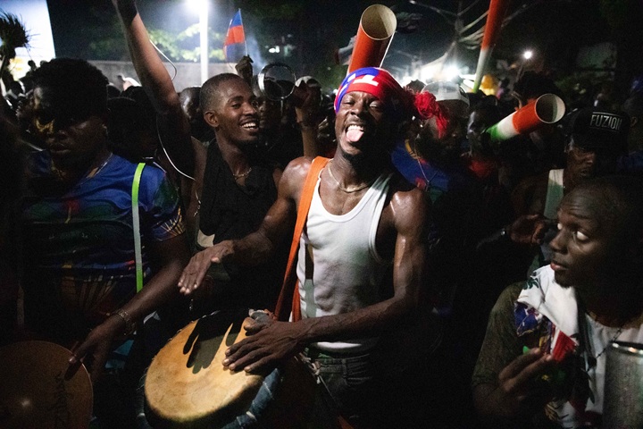 Los haitianos celebraron a lo grande la clasificación de su selección de futbol a la Copa del Mundo 2026. LA PRENSA/ AFP