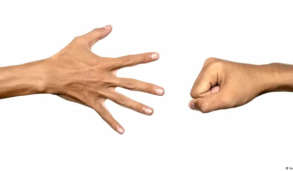 La neurociencia revela que nuestro mayor obstáculo en el juego de piedra, papel o tijera es nuestra propia incapacidad para generar secuencias aleatorias.