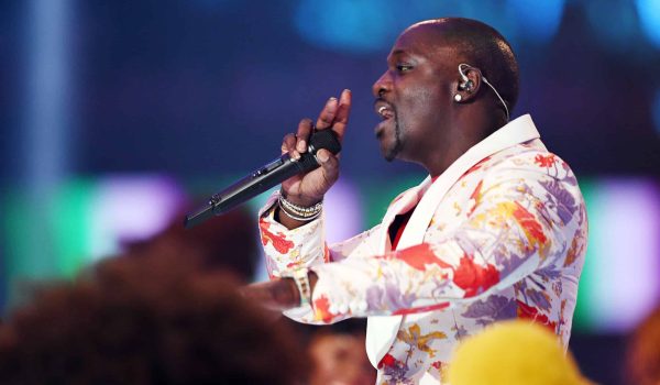 Cantante estadounidense Akon durante un concierto/Foto: MTV