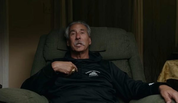 El exentrenador de fútbol americano saltó a la fama mundial tras protagonizar una serie de Netflix llamada 'Last Chance U'. Foto: Netflix