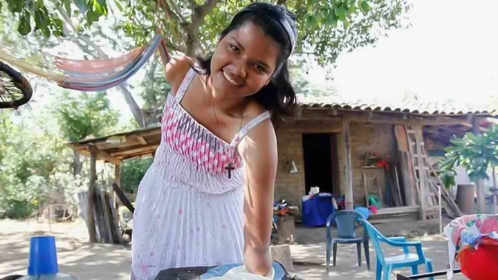 Echando tortillas. LA PRENSA/ TOMADA DE REDES SOCIALES