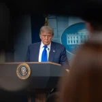 Gobierno de EEUU apelará decisión que da acceso a CNN, MS NOW y Político a la Casa Blanca