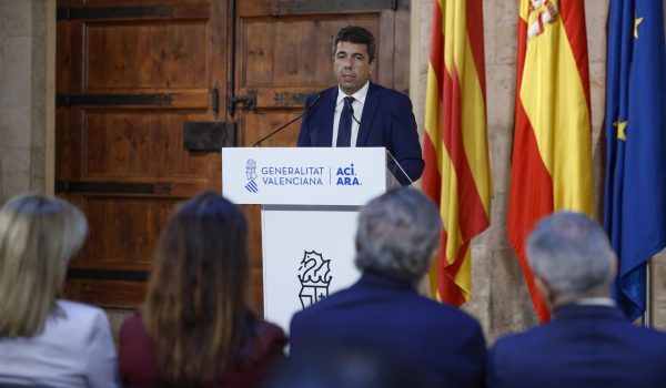 El presidente regional de Valencia, Carlos Mazón, durante su comparecencia en la que anunció su dimisión al frente del Gobierno valenciano, un año después de las inundaciones del 29 de octubre de 2024. EFE/Biel Alino
