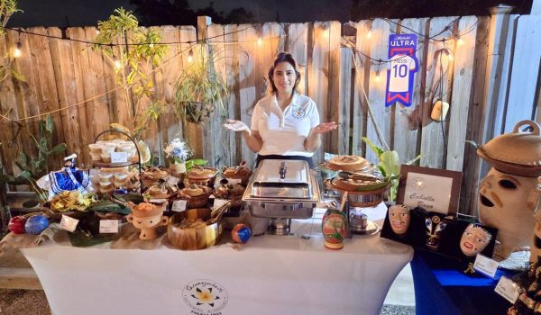Alejandra Godoy aprendió a cocinar con su abuela y tías maternas en Managua, hoy lleva esas recetas a Homestead. Foto: LA PRENSA/Cortesía