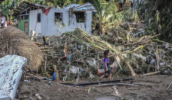Al menos 85 fallecidos y de más de un millón de afectados por un tifón en Filipinas