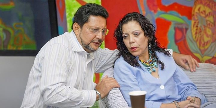 Bayardo Arce y Rosario Murillo fueron compañeros de trabajo en La Prensa. Eran amigos y Arce la visita en su casa. En la actualidad, desde hace varios años, no se toleraban. LA PRENSA/ ARCHIVO