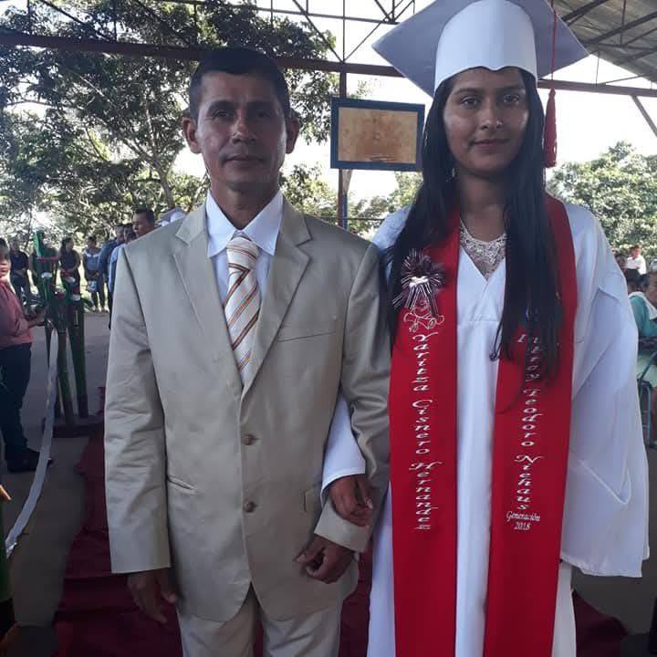 Misael Cisneros, conductor del camión, y su hija Yaritza Cisneros, ambos originarios de la Costa Caribe Sur. Foto: Radio La Primerísima/Facebook.