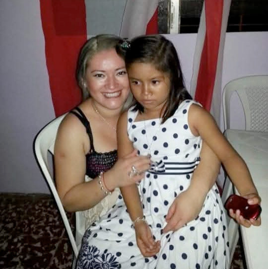 Alondra Bermúdez junto a su mamá Rosario. Foto: Cortesía. 