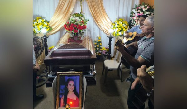 Sébaco despide a Evelyn Rayo, la joven madre asesinada de un disparo en la cabeza en EE. UU.