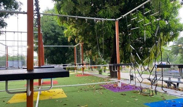 Juegos infantiles deteriorados en el Parque Luis Alfonso Velásquez en Managua. Foto: Cortesía.