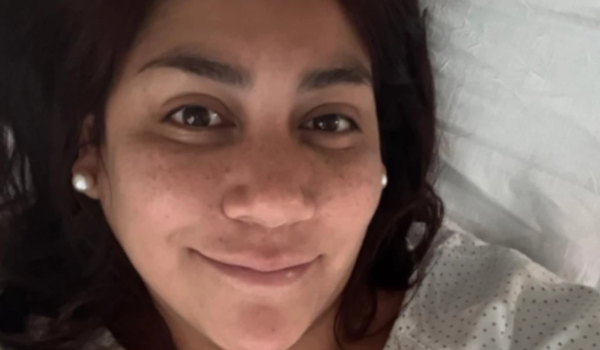 Andrea Rosa del Pino contó que quedó consciente mientras el láser atravesaba su abdomen debido a una mala aplicación de la anestesia.