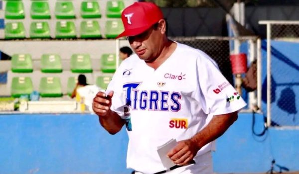 Vicente Padilla se perfila para dirigir a un equipo del Pomares