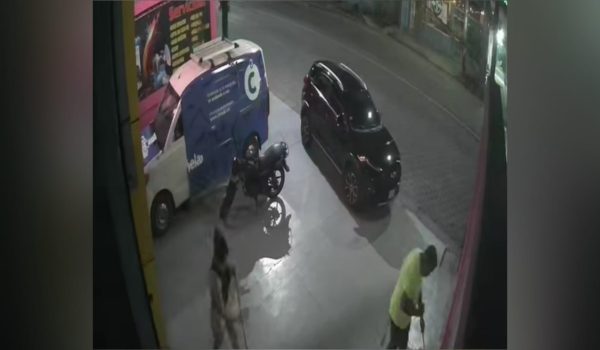 Delincuentes atacan con piedras un negocio de Altagracia y se llevan máquina de alto valor