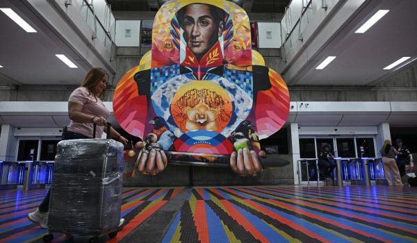 Maduro ordena a fuerza aérea estar lista para defender a Venezuela y confía en la victoria