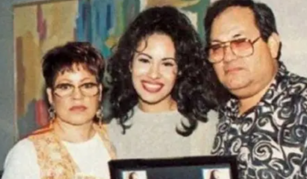 Abraham Quintanilla fue el principal impulsor y administrador de la carrera artística de Selena Quintanilla antes de su muerte en 1995.