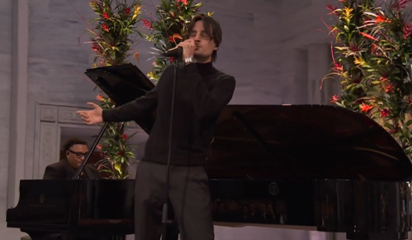 El artista venezolano Danny Ocean en su presentación en la ceremonia del Premio Nobel de la Paz en Oslo. Foto: Captura de pantalla/X/NobelPrize