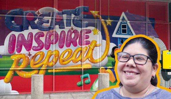 El mural creado por la nicaragüense está instalado en el edificio más reciente de Adobe. Foto: CORTESÍA