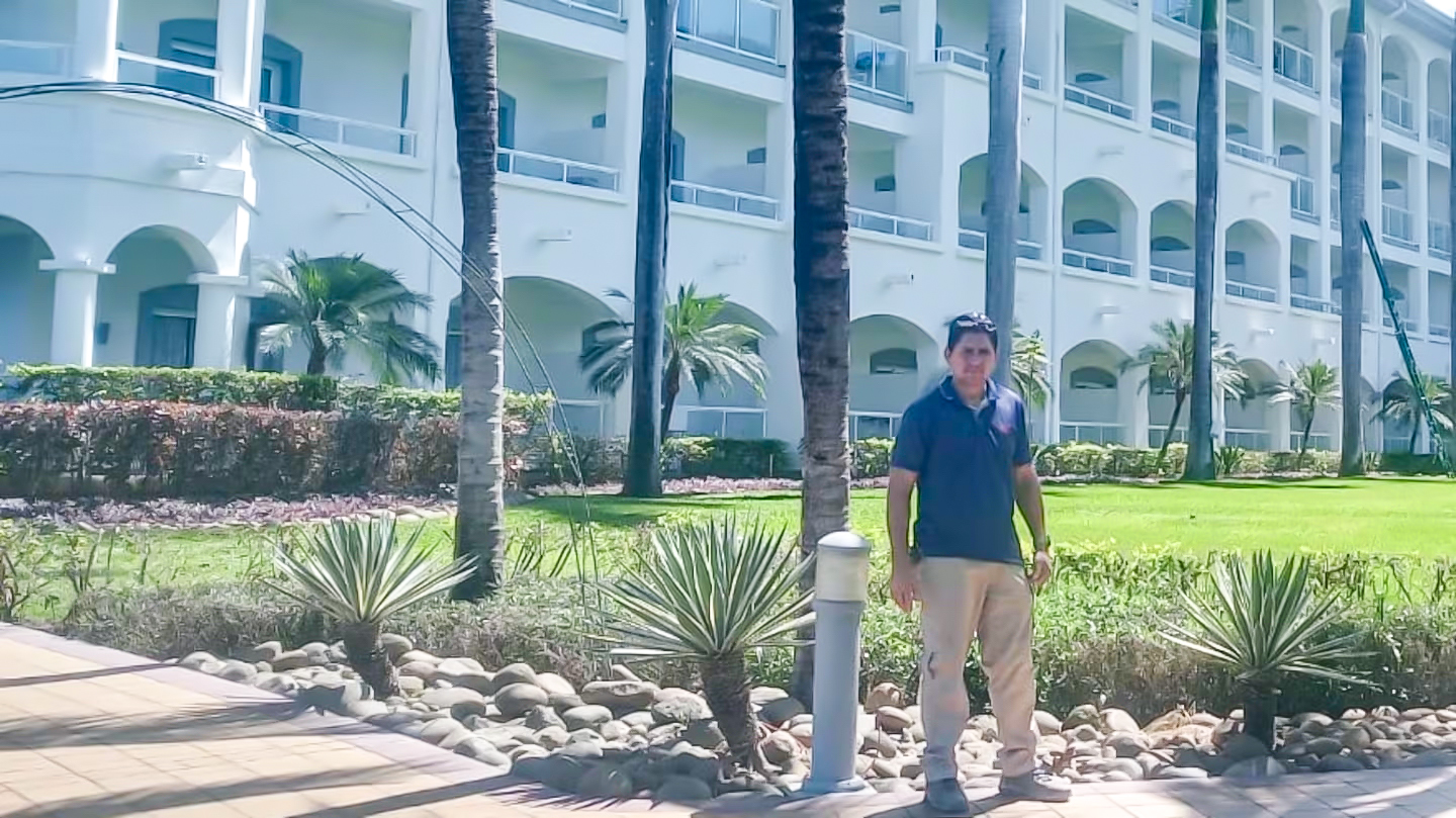 En el hotel Riu-Guanacaste, donde Ramírez Rojas es gerente de mantenimiento. LA PRENSA/ CORTESÍA