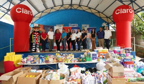 Claro comparte el espíritu navideño con el Hogar Pajarito Azul