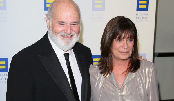 El director Rob Reiner y su esposa, Michele Singer en una foto de 2019. (Photo by JEAN-BAPTISTE LACROIX / AFP)