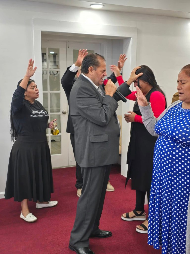 Flores fue pastor, pero hoy solo es evangelista o misionero. LA PRENSA/ CORTESÍA