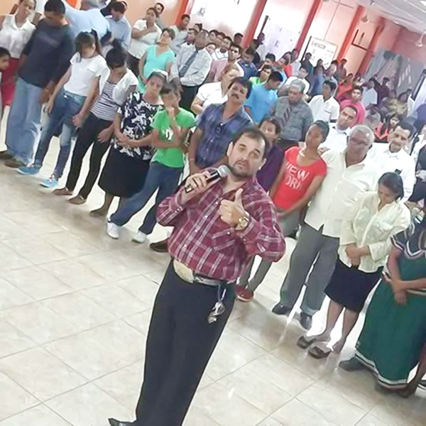Imagen de hace algunos años, cuando Flores ya era pastor evangélico. LA PRENSA/ CORTESÍA