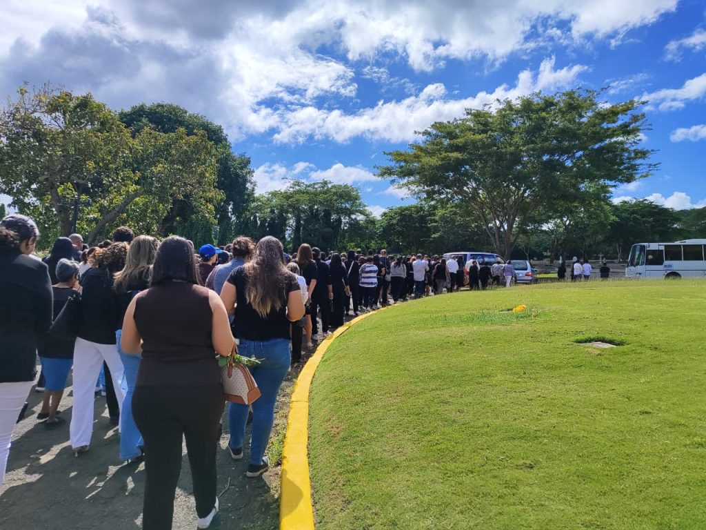Acompañan en funerales de madre e hija que fallecieron en accidente de tránsito en Managua. Foto: Cortesía.