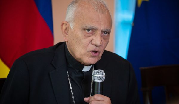 Régimen chavista impide a cardenal salir de Venezuela
