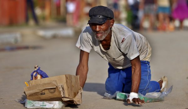 La crisis y la epidemia de dengue y chikunguña en Cuba también «se la cobran» a San Lázaro
