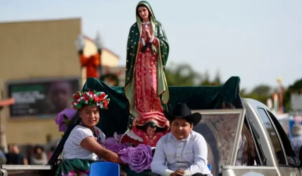 En ciudades del extranjero, como Los Ángeles, es común ver ceremonias y festejos religiosos para recordar a la Guadalupana.