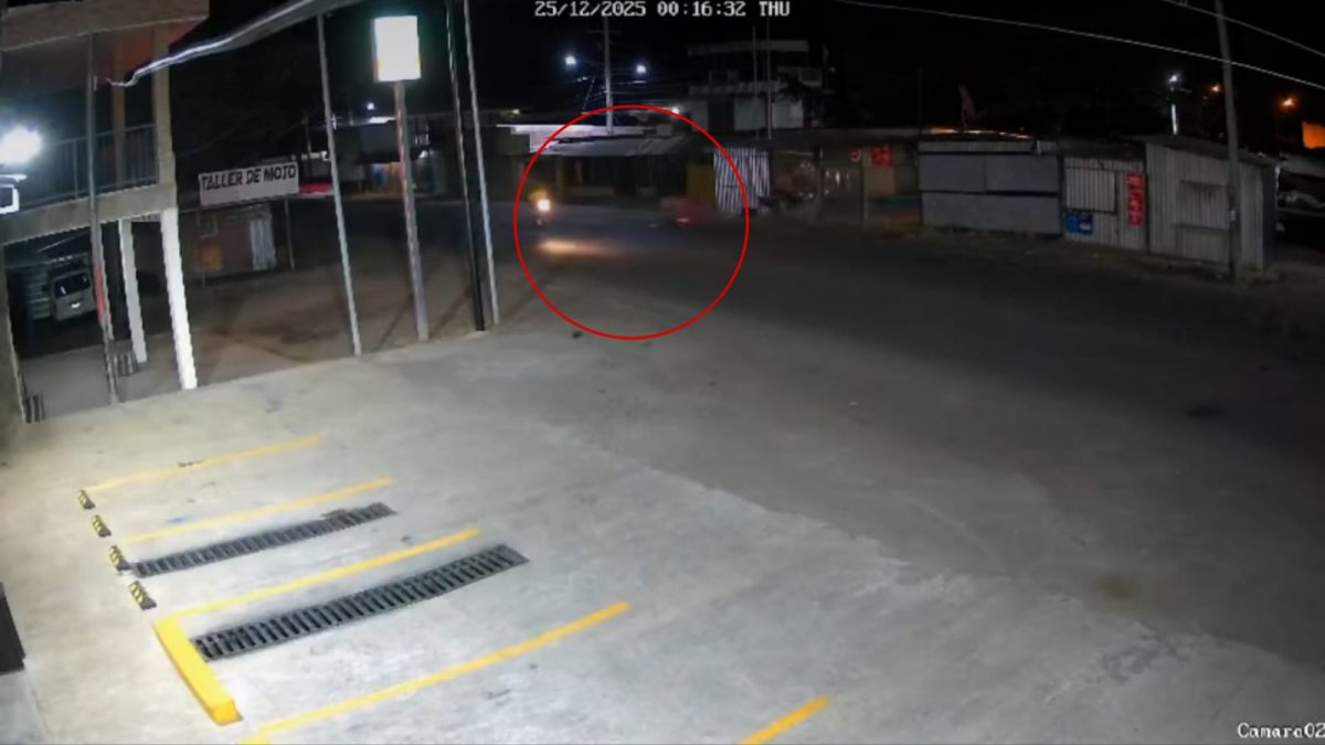 Francisco Joarling Herrera Marín, de 21 años, y Fabio Ramón Sequeira, de 36, murieron en un accidente de moto en Sébaco. Foto: captura de video publicado por Masaya Rebelde/Facebook.