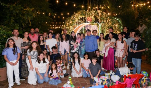La familia Ortega Murillo el 7 de diciembre en su gritería privada.