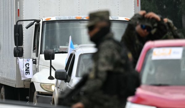 Autoridades electorales de Honduras alegan «problemas técnicos» para proseguir el conteo de votos, pero prometen respetar voluntad popular