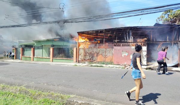Hijas de nicaragüenses fallecen en incendio en Costa Rica; andaban de visita en casa de su amiguita