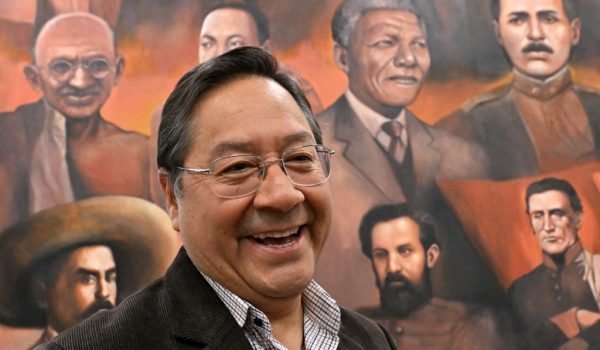 Expresidente boliviano Luis Arce espera audiencia hoy tras su arresto por supuesta corrupción