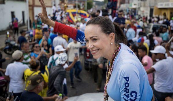 Oposición de Venezuela se mantiene cautelosa y no marchará dentro del país este sábado