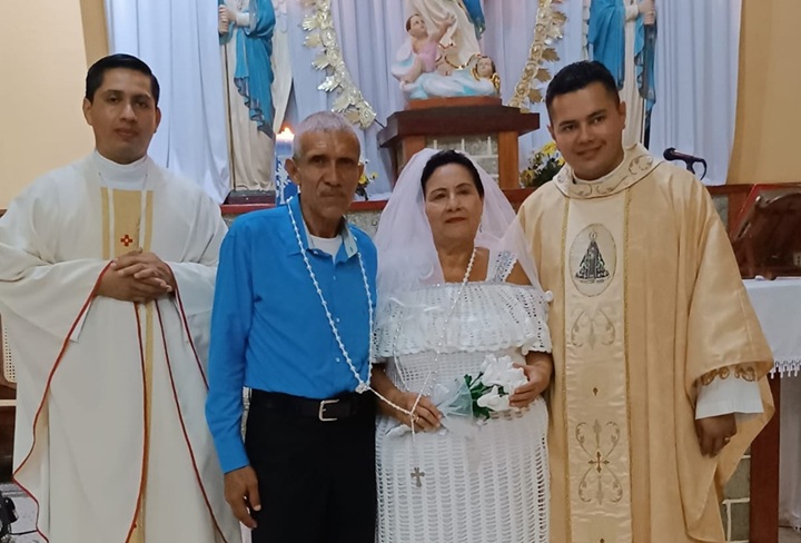 Matamoros y su esposa Luz Emilia Requenes tienen mucho tiempo de convivir, pero se casaron hasta en el 2023. LA PRENSA/ TOMADA DE REDES SOCIALES