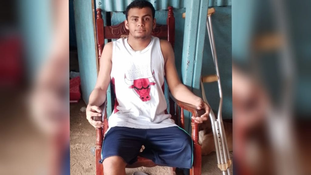 Milton José Lagos Rivera, de 20 años, quien sueña con volver a caminar tras perder su pierda en un accidente laboral. Foto: Cortesía.